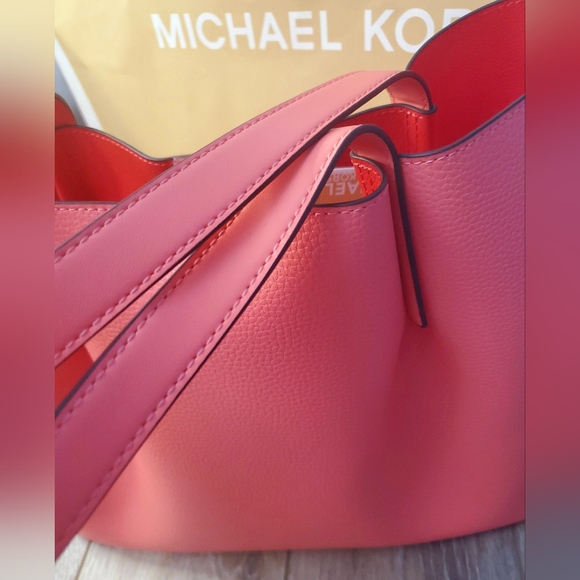 NEW beautiful Michael Kors large Emelia tote Grapefruit (light coral) - Picture 6 of 16